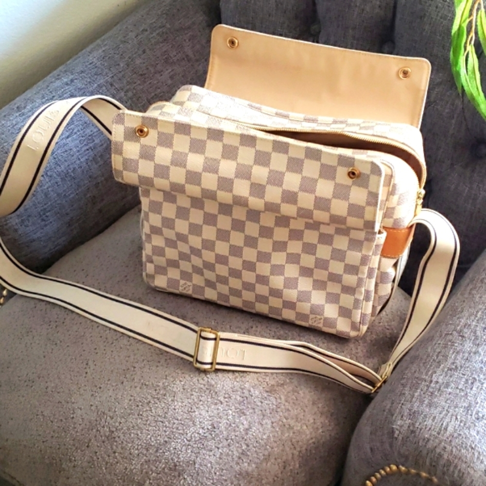 Louis Vuitton Cross body Messenger